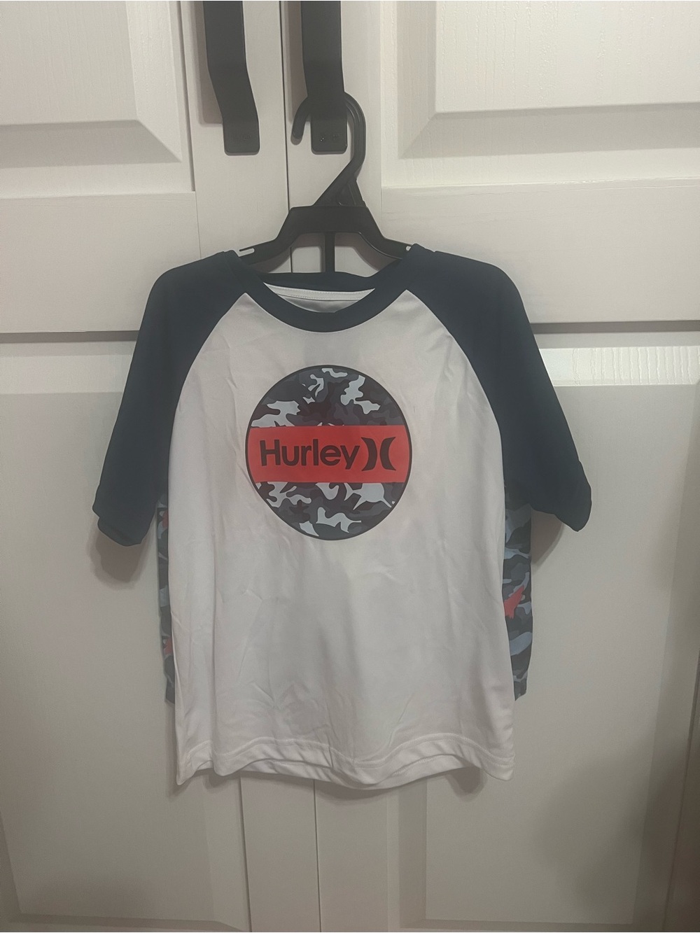 Hurley White & Black Raglan Tee/Swim trunks Set with Red Camo Logo